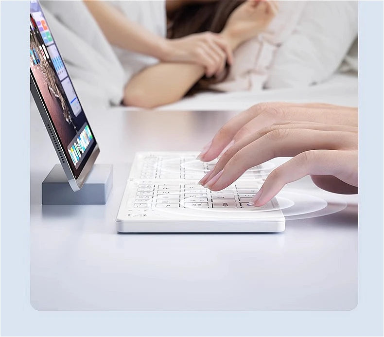 Digital Nomads Mini Foldable Wireless Keyboard